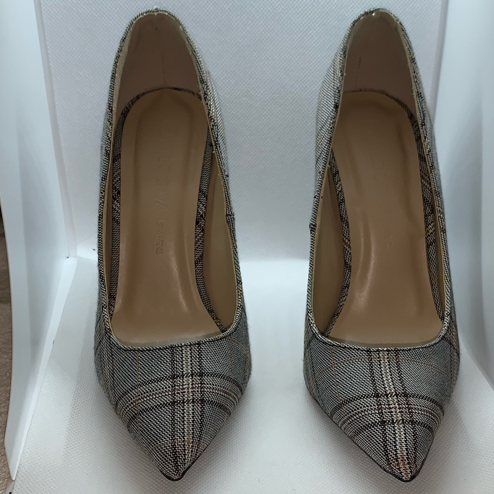 BRAND NEW HEELS - SIZE 5